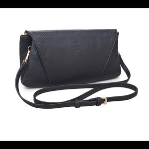 Urban Expressions Leah Snake crossbody